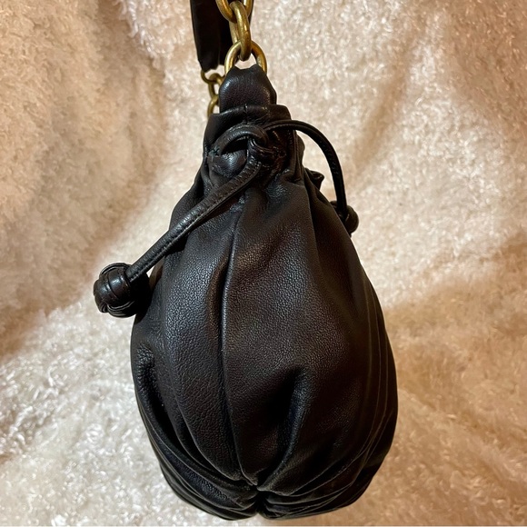 Vintage Like New BcbgMaxAzria Genuine Leather black shoulder bag pleated medium - Picture 8 of 13